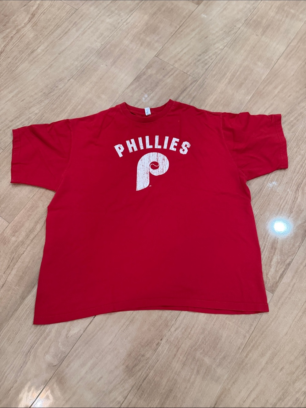 Men’s Phillies Red Graphic Tee - Team Logo Short Sleeve Shirt